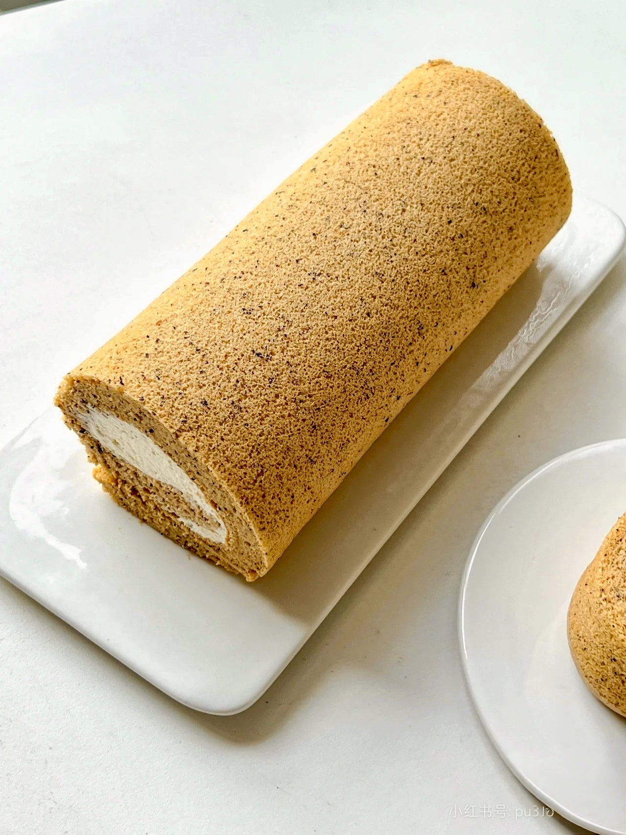 Black tea cake roll