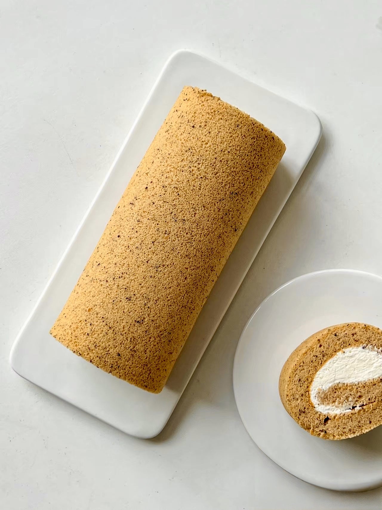 Black tea cake roll