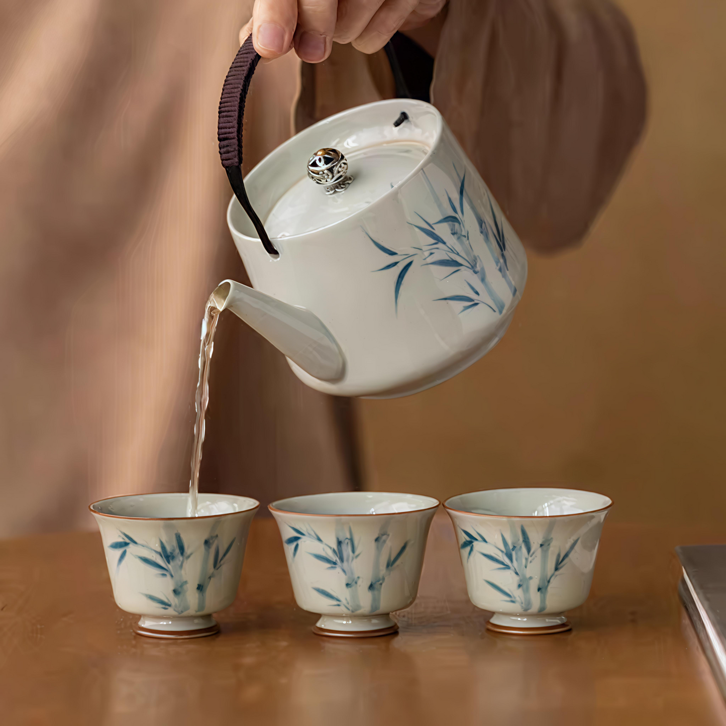 Chinese-style delicate hand-painted bamboo featured lifting-pouch type teapot set